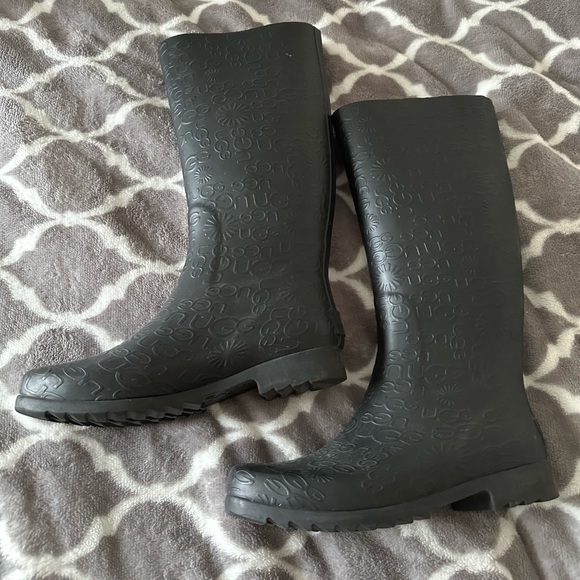 UGGS Rain boots size 7. Like new - Picture 1 of 6